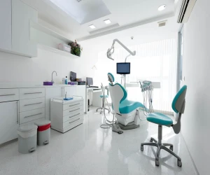 نرم افزار مدیریت کلینیک دندانپزشکی چه امکاناتی باید داشته باشد؟